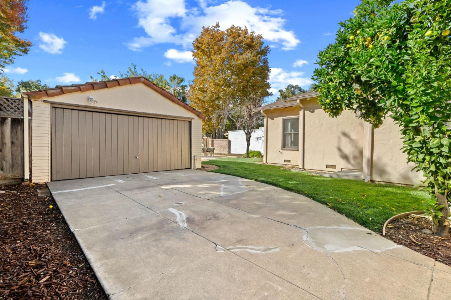 975 Riverside Drive San Jose, CA 95125 - Photo 40 of 46 a view of a backyard of the house