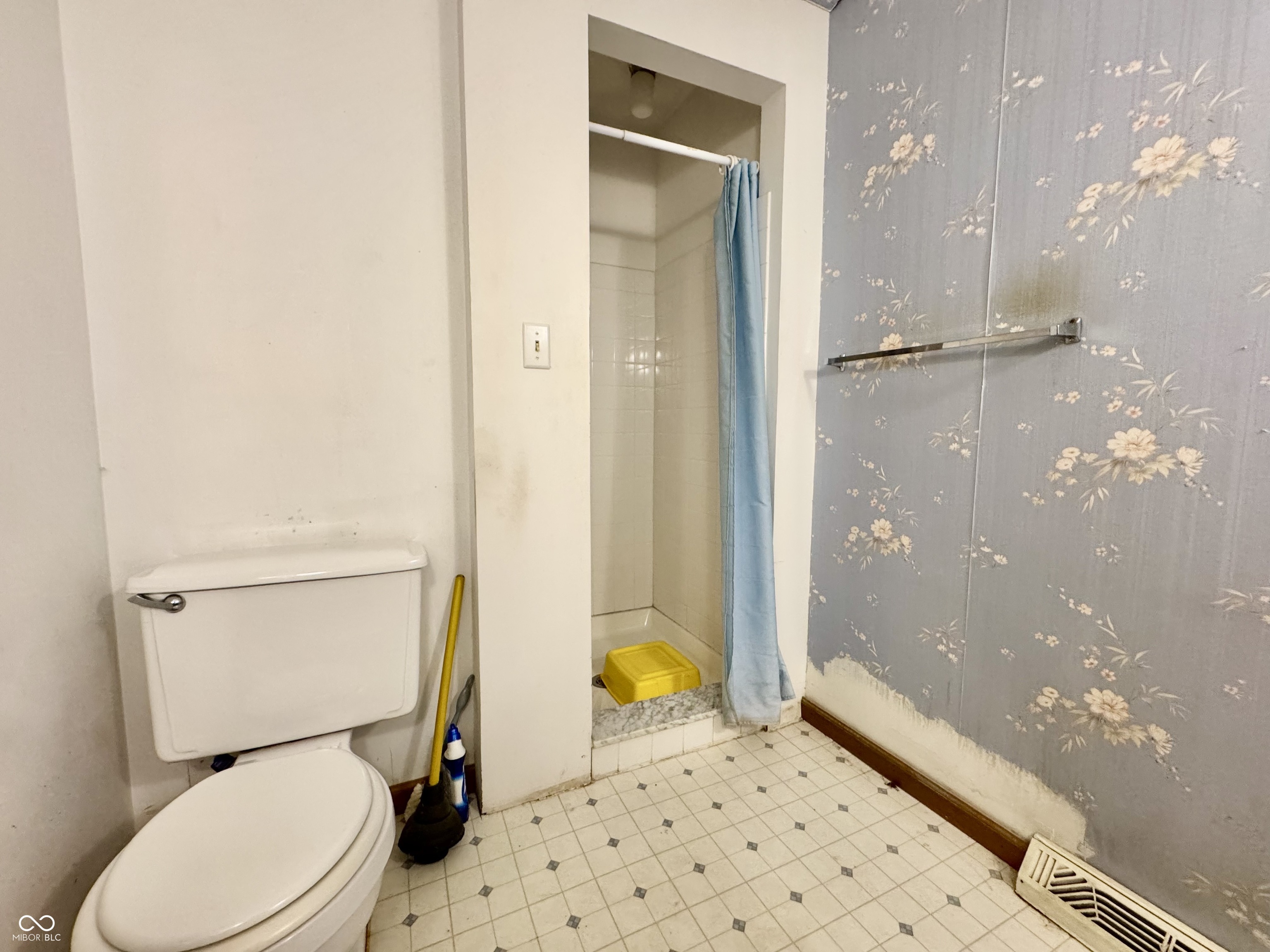 4515 West Mission Court Columbus, IN 47203 - Photo 13 of 29