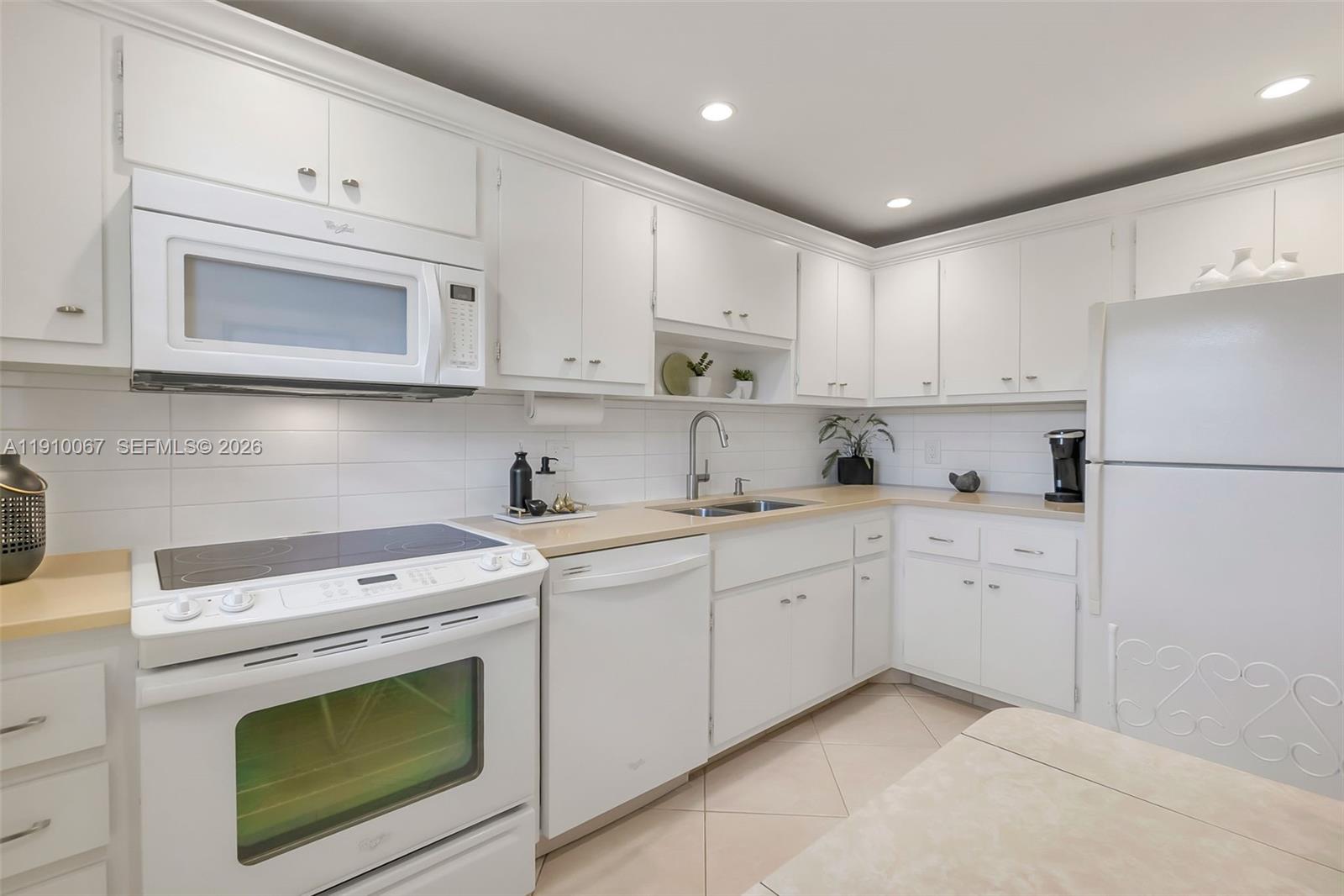 555 Northwest 4th Avenue, Unit 2200 Boca Raton, FL 33432 - Photo 6 of 29