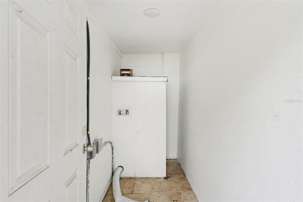 924 Vistabula Street Lakeland, FL 33801 - Photo 26 of 53 a bathroom with a shower