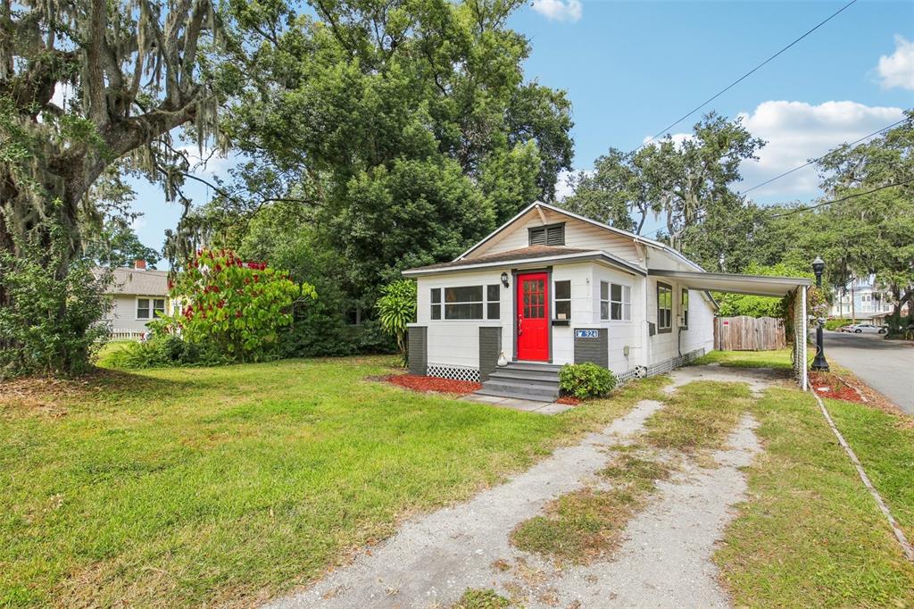 924 Vistabula Street Lakeland, FL 33801 - Photo 31 of 53 a front view of house with yard patio and green space