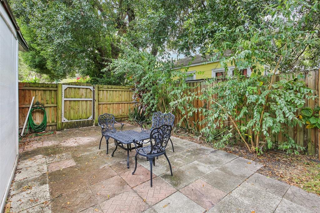 924 Vistabula Street Lakeland, FL 33801 - Photo 48 of 53 a backyard of a house with table and chairs