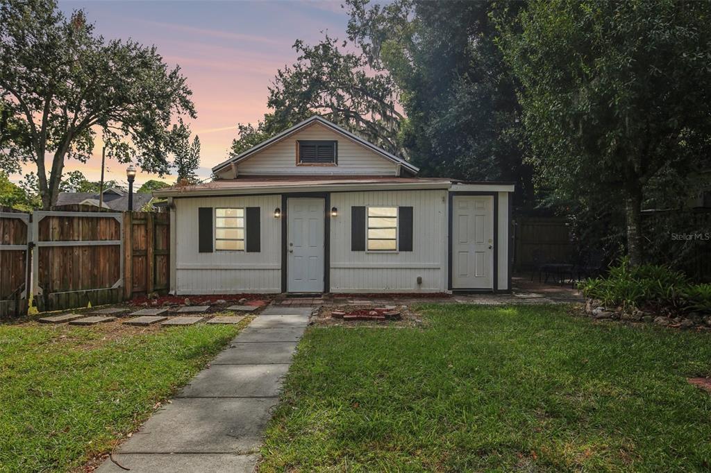 924 Vistabula Street Lakeland, FL 33801 - Photo 5 of 53 a front view of a house with a yard