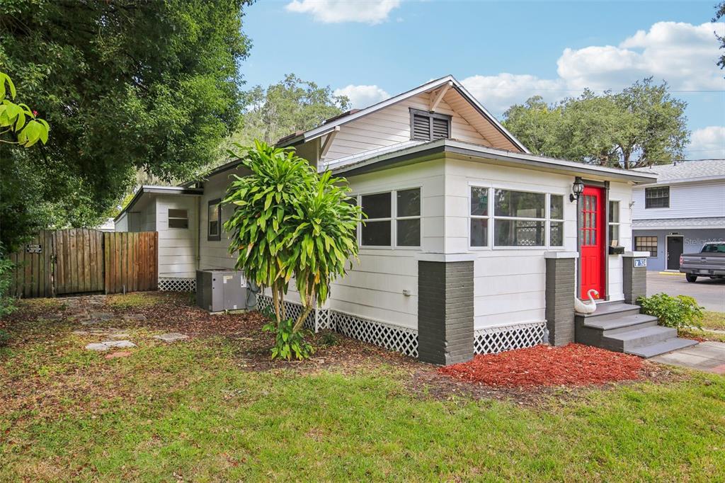 924 Vistabula Street Lakeland, FL 33801 - Photo 53 of 53 a front view of a house with a yard and garage