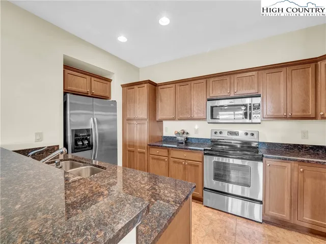 $499,000 | 335 Pleasant View Drive, Unit 4D, Sugar Mountain, NC 28604