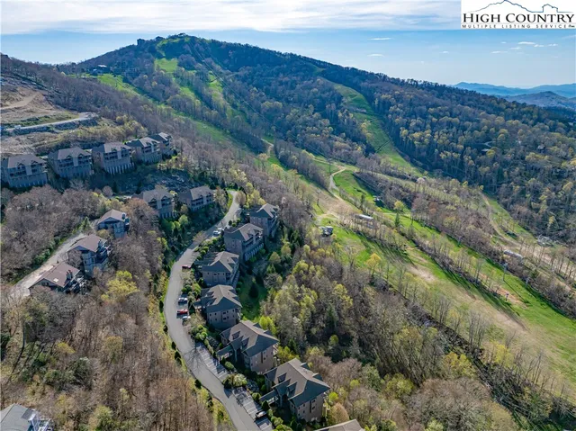 $499,000 | 335 Pleasant View Drive, Unit 4D, Sugar Mountain, NC 28604