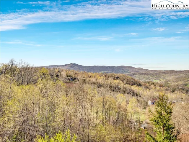 $499,000 | 335 Pleasant View Drive, Unit 4D, Sugar Mountain, NC 28604