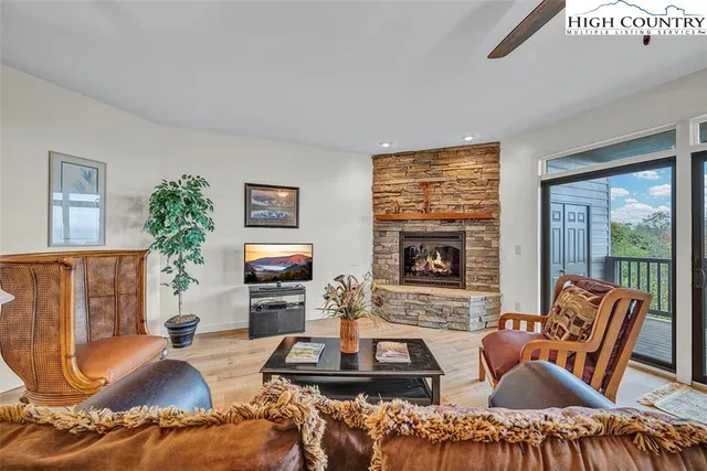 $499,000 | 335 Pleasant View Drive, Unit 4D, Sugar Mountain, NC 28604