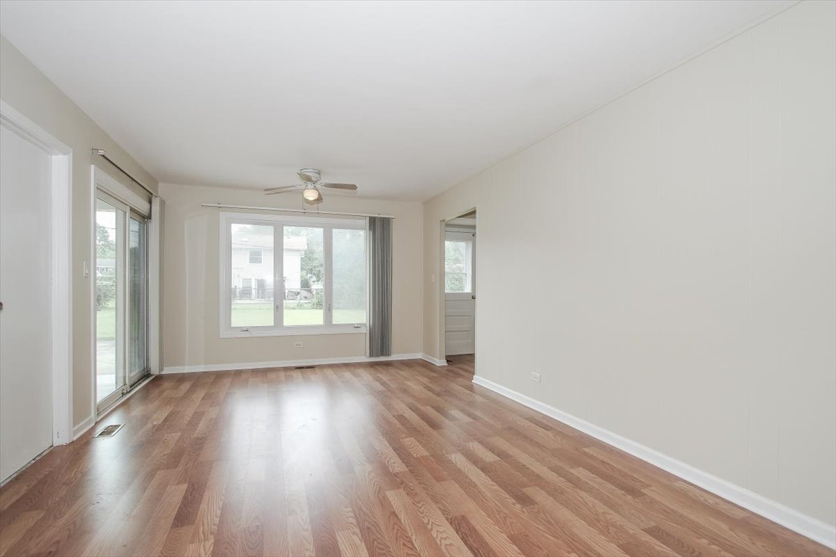 1475 Rosedale Lane Hoffman Estates, IL 60169 - Photo 10 of 25