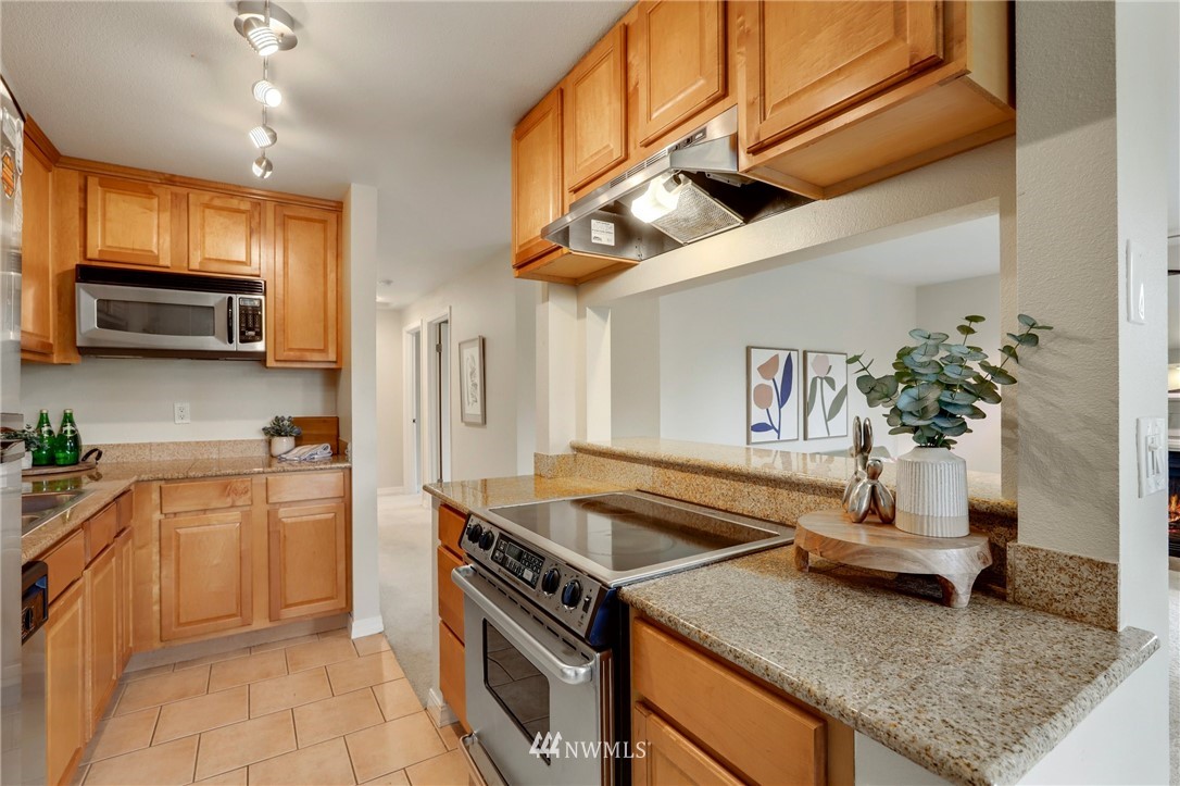 20326 Bothell Everett Highway, Unit G303 Bothell, WA 98012 - Photo 5 of 27