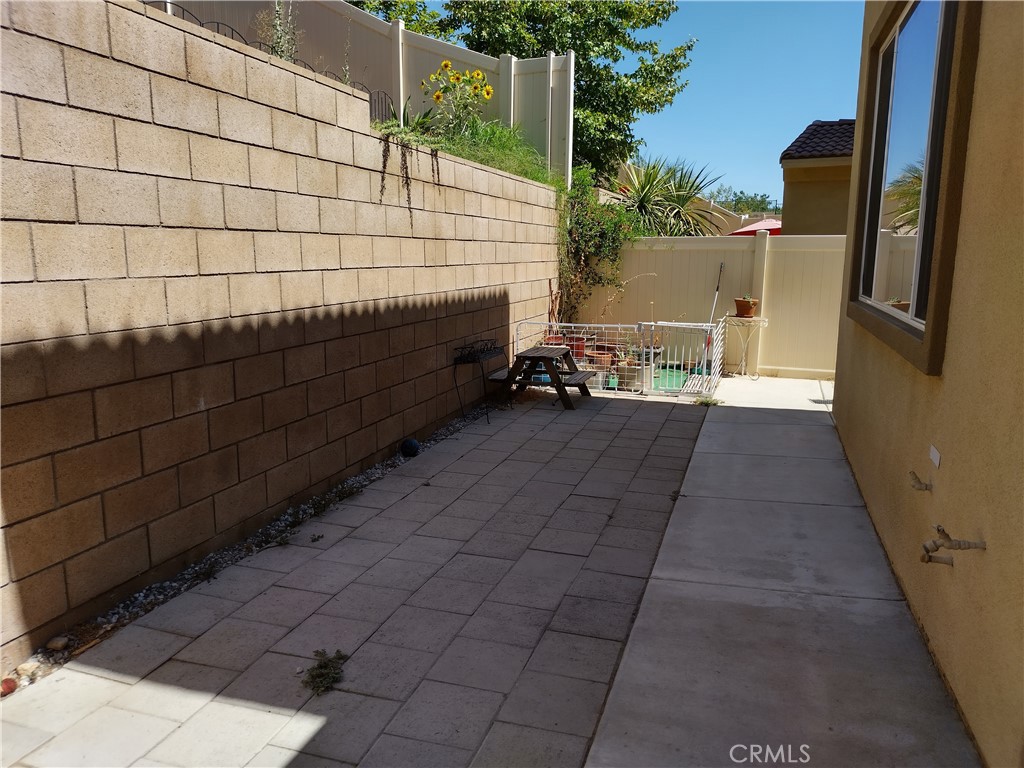 11811 Cramer Road Yucaipa, CA 92399 - Photo 5 of 56 a view of a backyard