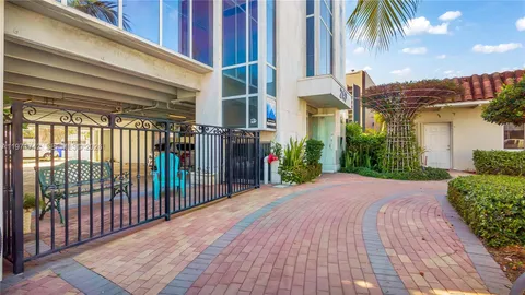 a view of a backyard with pathway