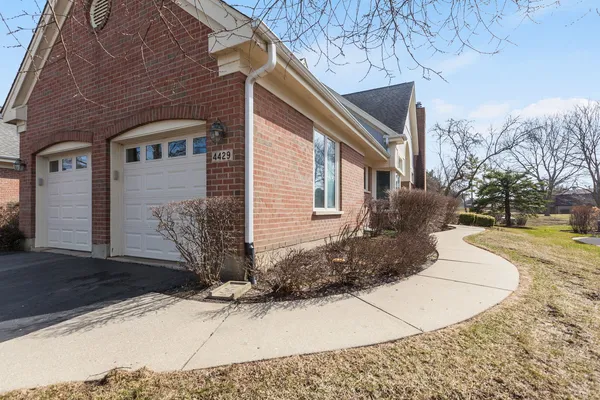 $599,000 | 4429-4 4 Winds Lane, Northbrook, IL 60062
