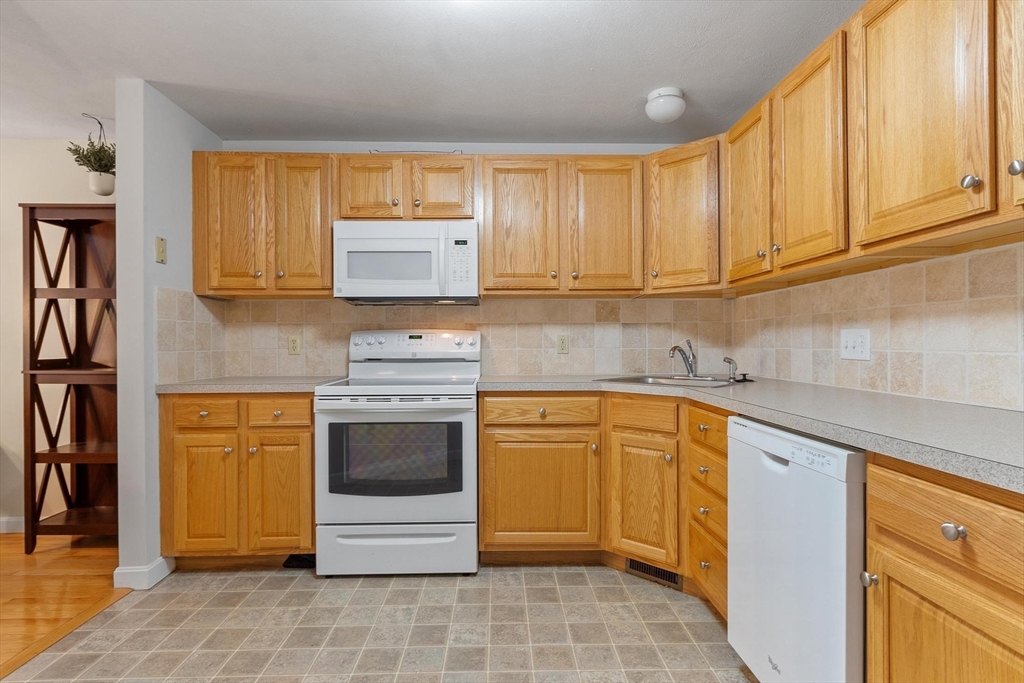 31 Bridle Cross Road, Unit 31 Fitchburg, MA 01420 - Photo 3 of 23
