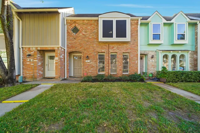 $169,000 | 11002 Hammerly Boulevard, Unit 27, Houston, TX 77043