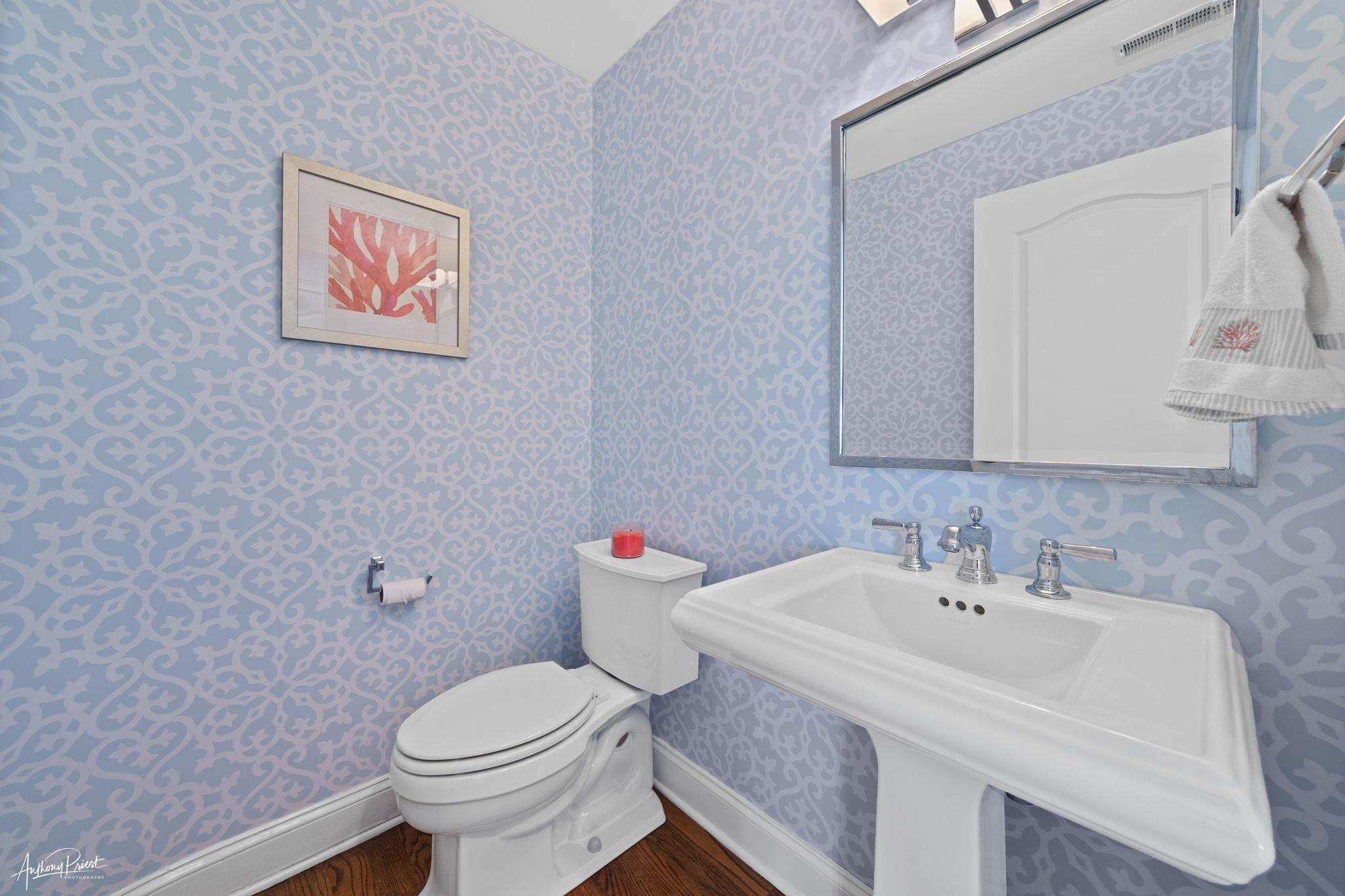 11 Heron Drive Avalon, NJ 08202 - Photo 23 of 29 a bathroom with a sink and a toilet