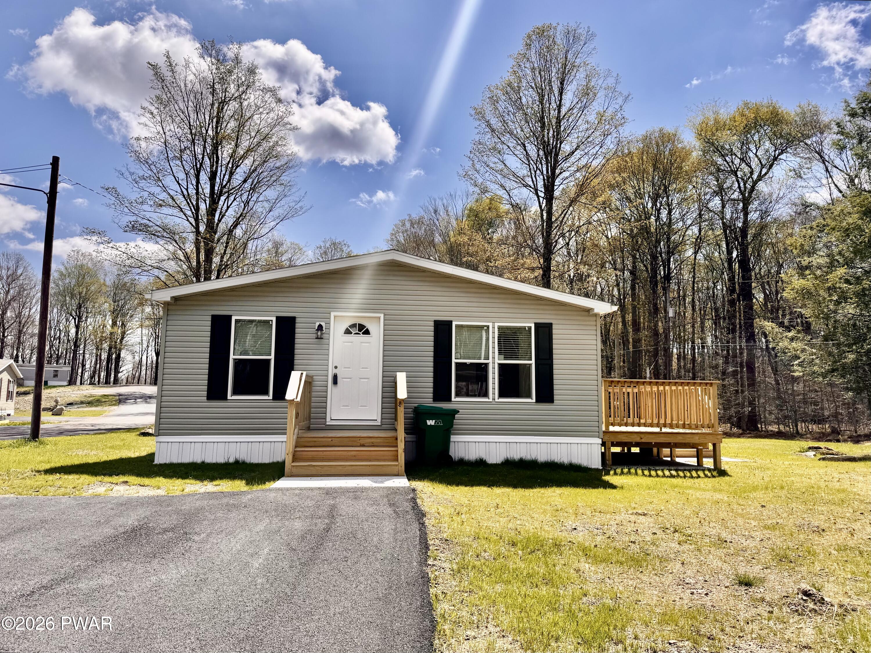 115 Middle Road Greentown, PA 18426 - Photo 7 of 56