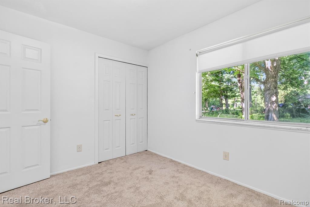 48050 Hull Road Belleville, MI 48111 - Photo 32 of 39