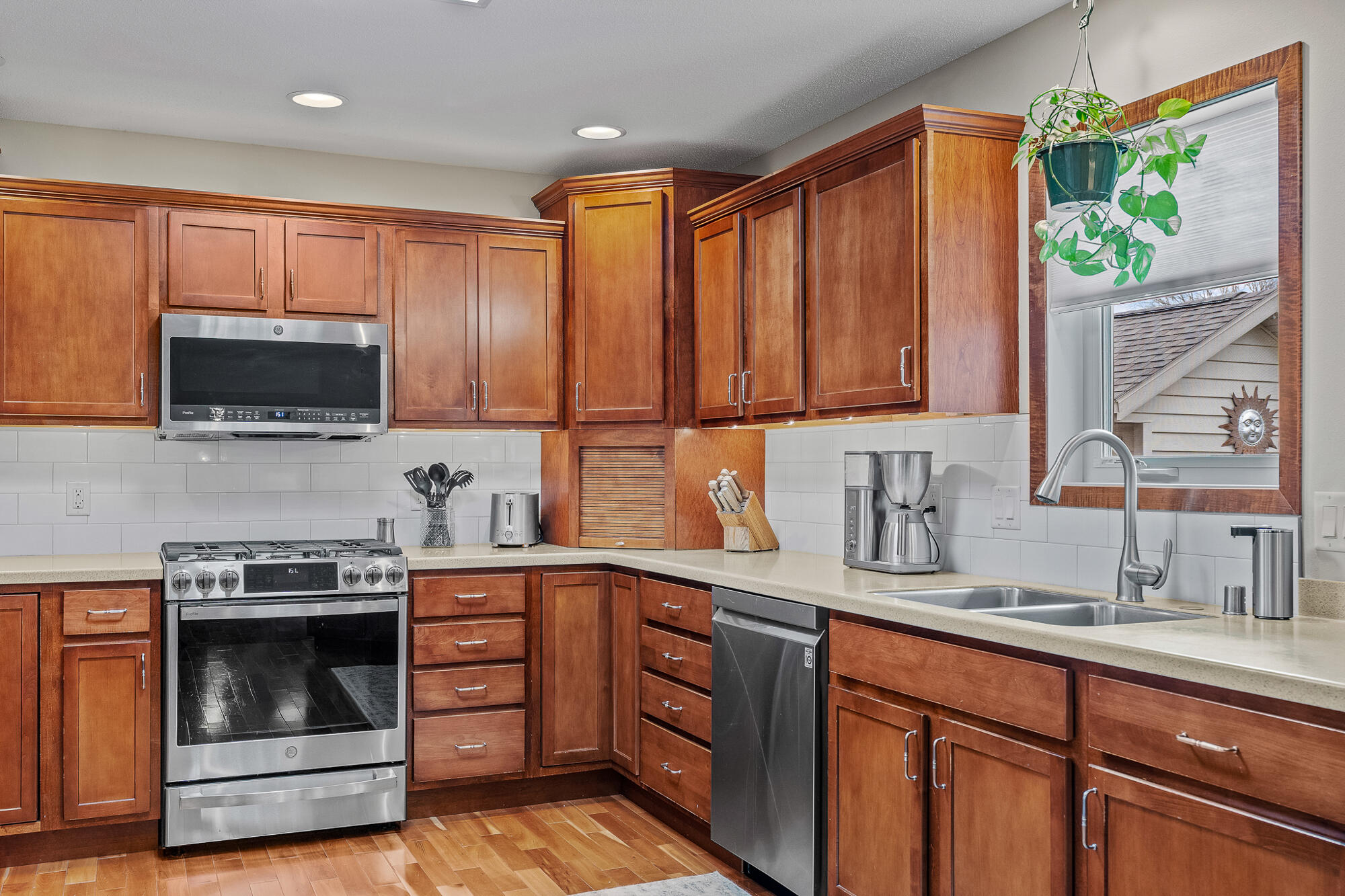 308 Grant Street Holmen, WI 54636 - Photo 13 of 55 Large Kitchen