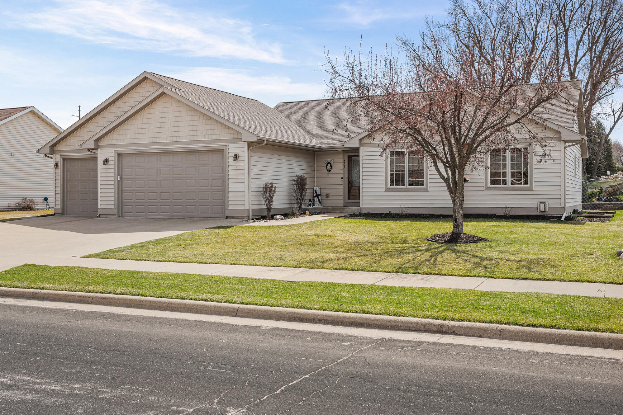 308 Grant Street Holmen, WI 54636 - Photo 2 of 55 Front