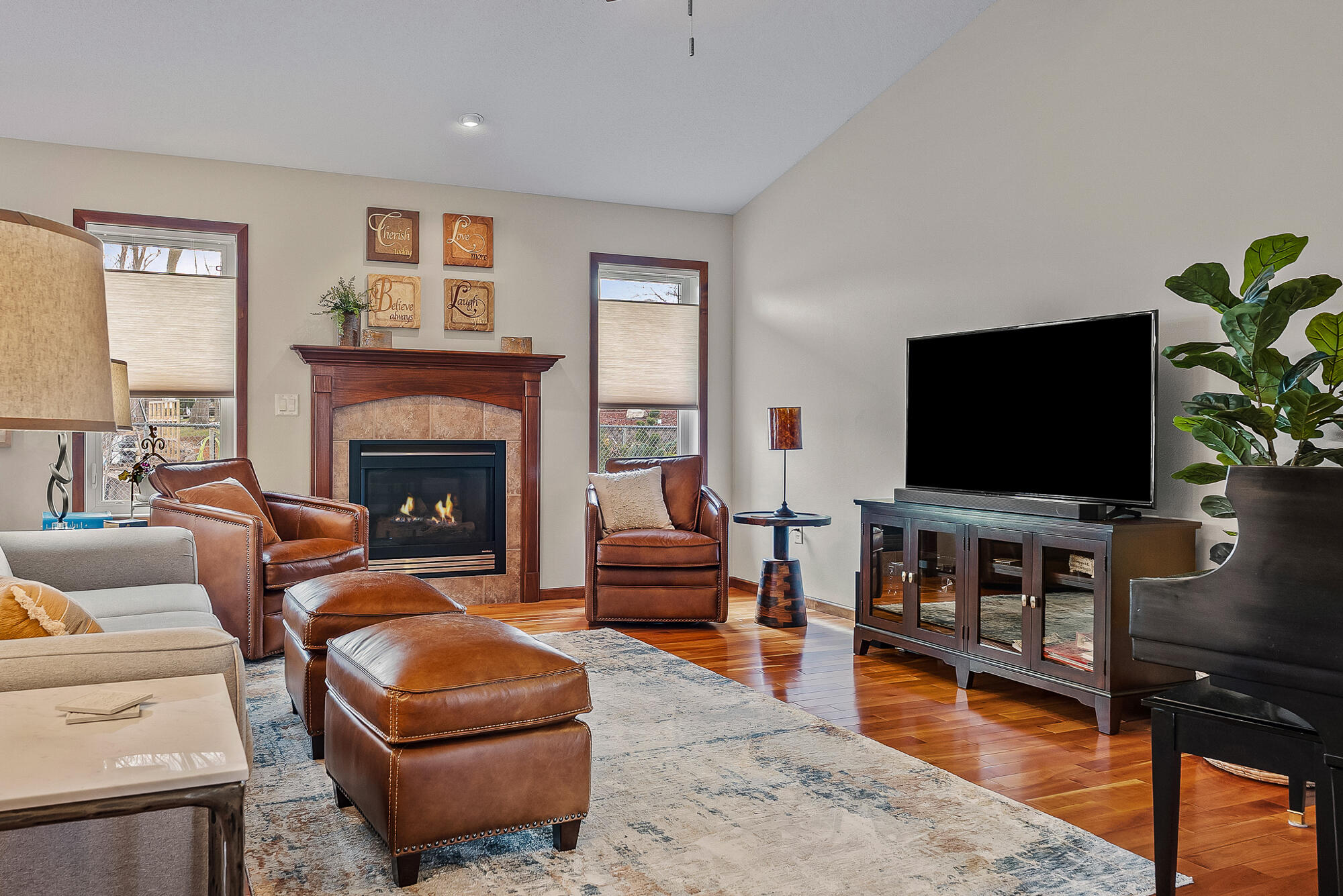 308 Grant Street Holmen, WI 54636 - Photo 7 of 55 Living Room