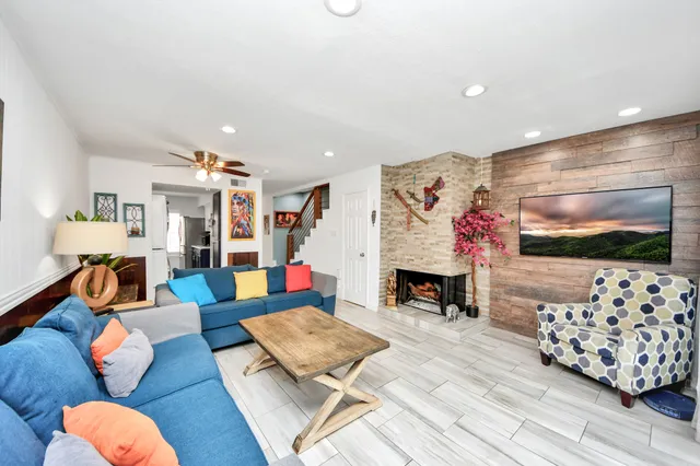 $238,900 | 12757 Huntingwick Drive, Unit 142, Houston, TX 77024