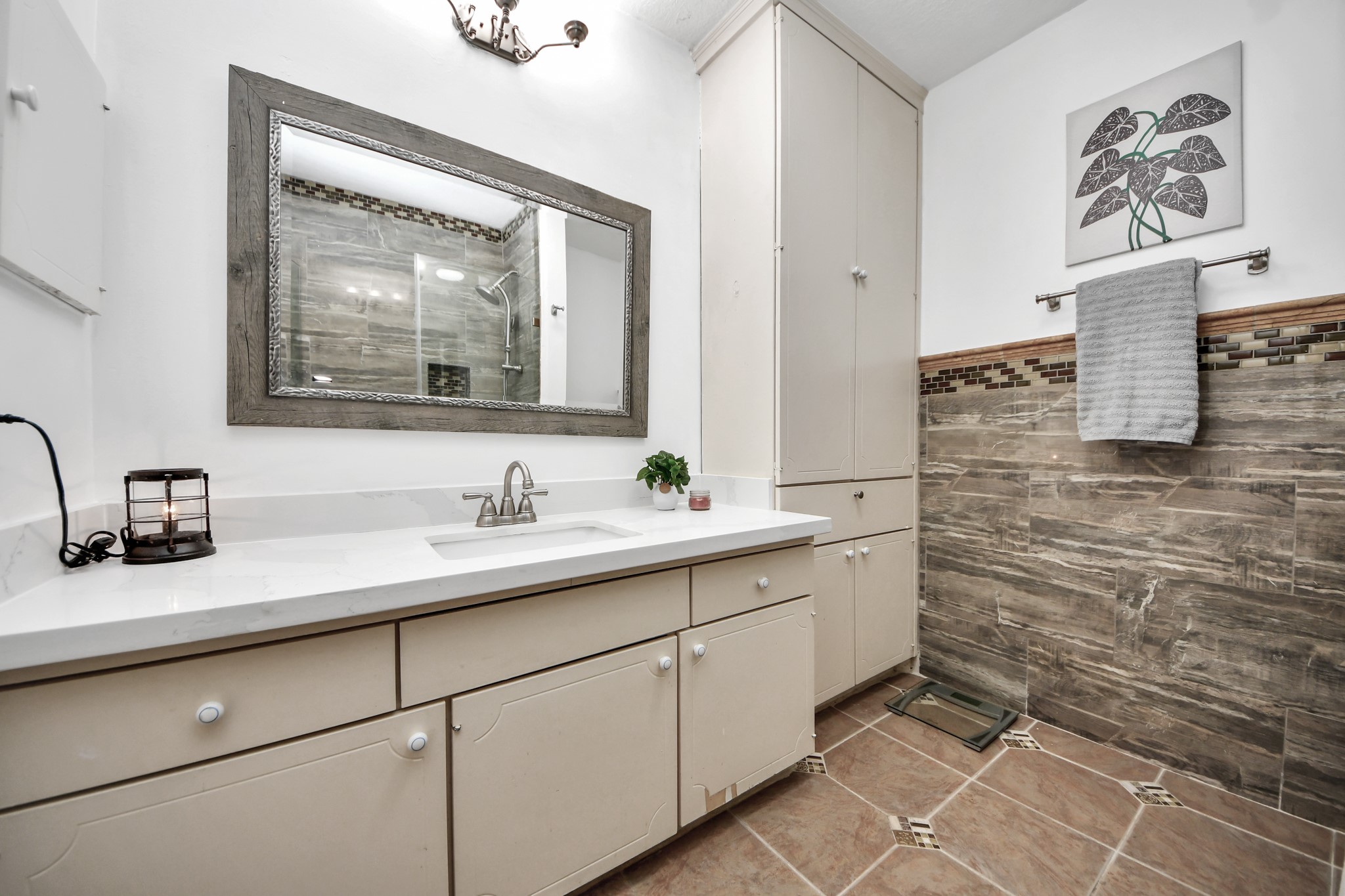 12757 Huntingwick Drive, Unit 142 Houston, TX 77024 - Photo 26 of 36 Bathroom with quartz vanity countertop and clean, updated finishes.
