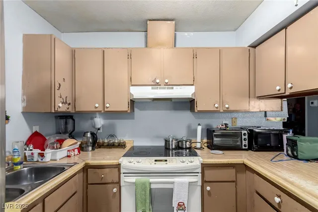 $450,000 | 13 Britz Circle, North Las Vegas, NV 89030