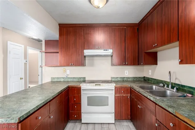 $450,000 | 13 Britz Circle, North Las Vegas, NV 89030