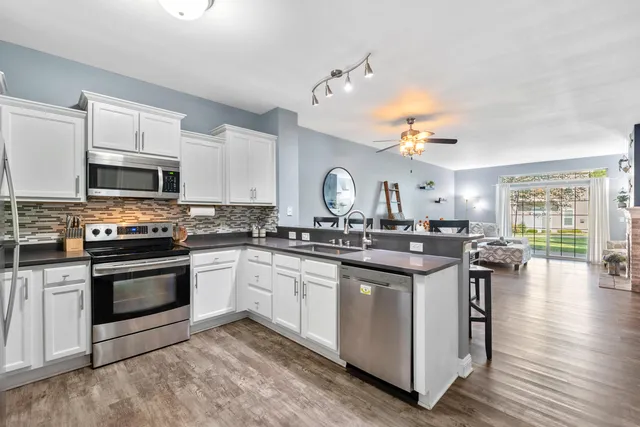 $319,900 | N165W20576 Berry Patch Road, Unit 702, Jackson, WI 53037