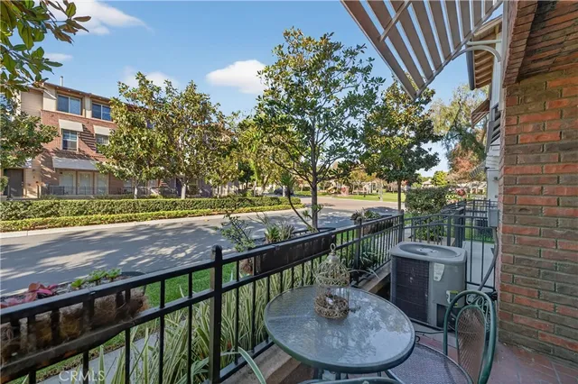 $1,199,000 | 374 Aviator Lane South, Tustin, CA 92782