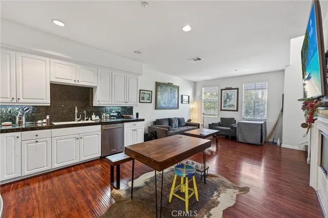 $1,199,000 | 374 Aviator Lane South, Tustin, CA 92782