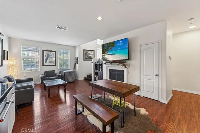 $1,199,000 | 374 Aviator Lane South, Tustin, CA 92782