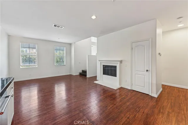 $1,199,000 | 374 Aviator Lane South, Tustin, CA 92782