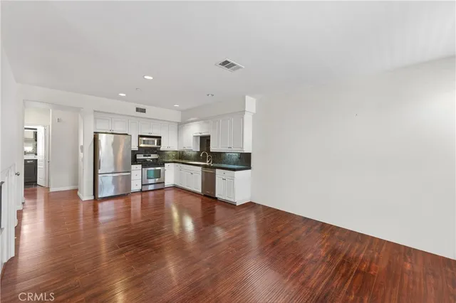 $1,199,000 | 374 Aviator Lane South, Tustin, CA 92782