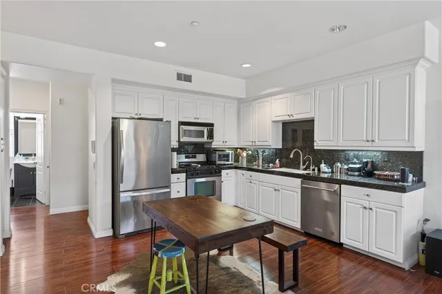 $1,199,000 | 374 Aviator Lane South, Tustin, CA 92782