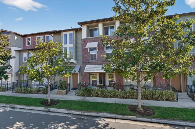 $1,199,000 | 374 Aviator Lane South, Tustin, CA 92782