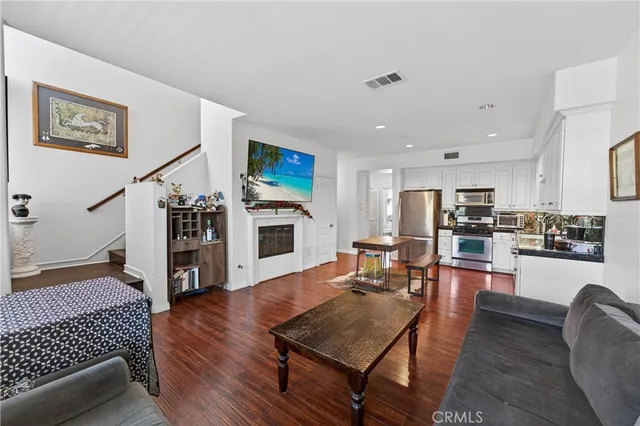 $1,199,000 | 374 Aviator Lane South, Tustin, CA 92782