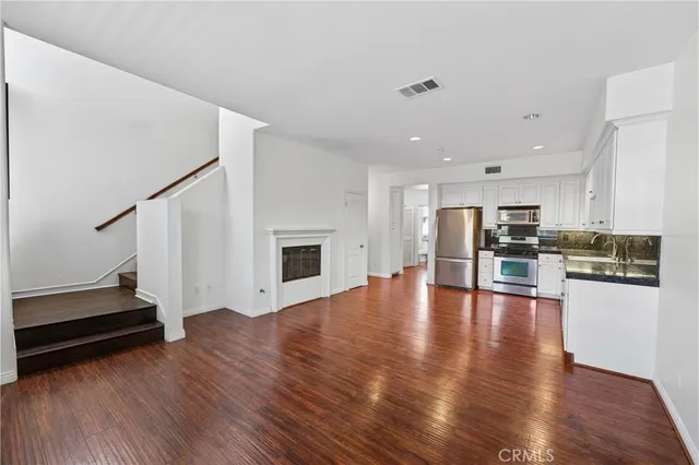 $1,199,000 | 374 Aviator Lane South, Tustin, CA 92782