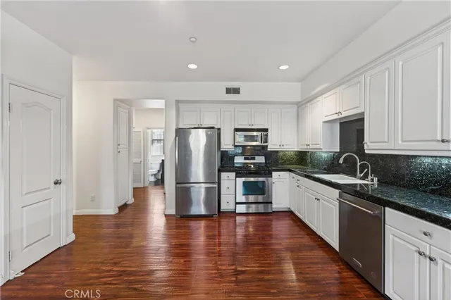 $1,199,000 | 374 Aviator Lane South, Tustin, CA 92782