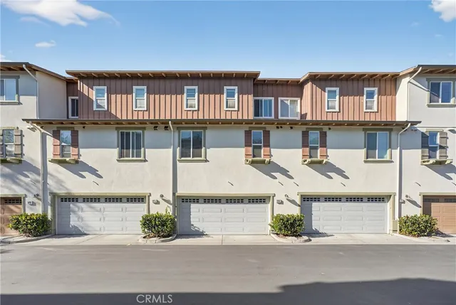 $1,199,000 | 374 Aviator Lane South, Tustin, CA 92782