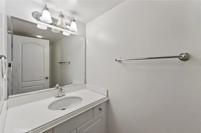 $1,199,000 | 374 Aviator Lane South, Tustin, CA 92782