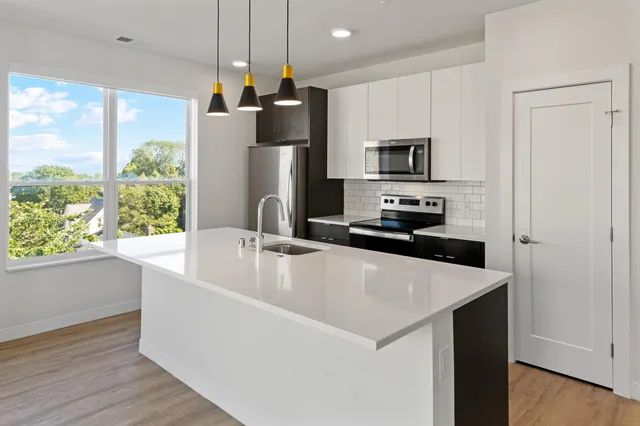 $2,306 | 5945 6th Avenue, Unit 419, Kenosha, WI 53140