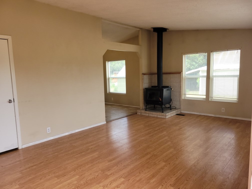 35 Atkin Lane Cascade, ID 83611 - Photo 15 of 39 Living room