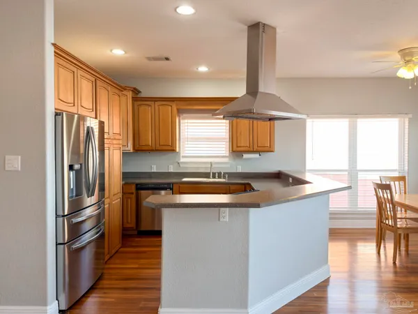 $3,400 | 2572 Gulf Breeze Avenue, Pensacola, FL 32507