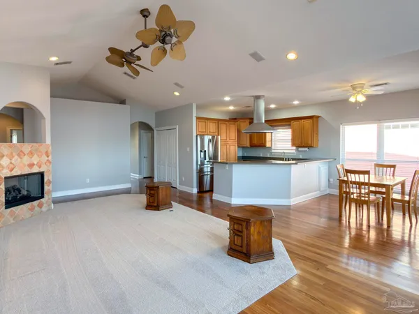 $3,400 | 2572 Gulf Breeze Avenue, Pensacola, FL 32507