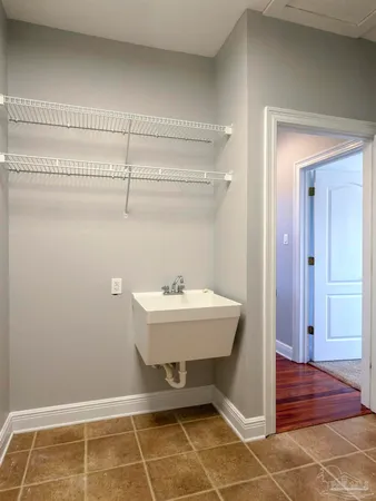 $3,400 | 2572 Gulf Breeze Avenue, Pensacola, FL 32507