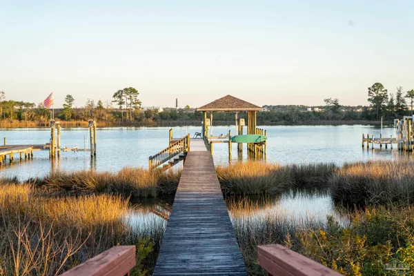 $3,400 | 2572 Gulf Breeze Avenue, Pensacola, FL 32507