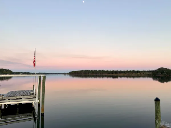 $3,400 | 2572 Gulf Breeze Avenue, Pensacola, FL 32507