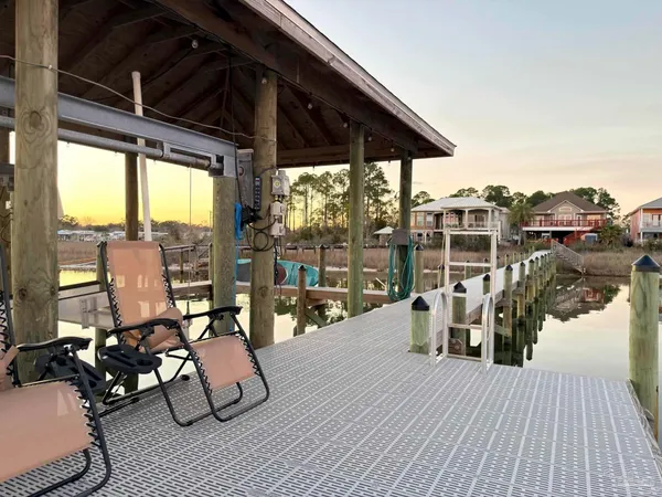 $3,400 | 2572 Gulf Breeze Avenue, Pensacola, FL 32507